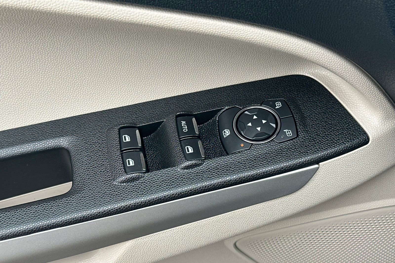 Used 2018 Gray Ford S image 12