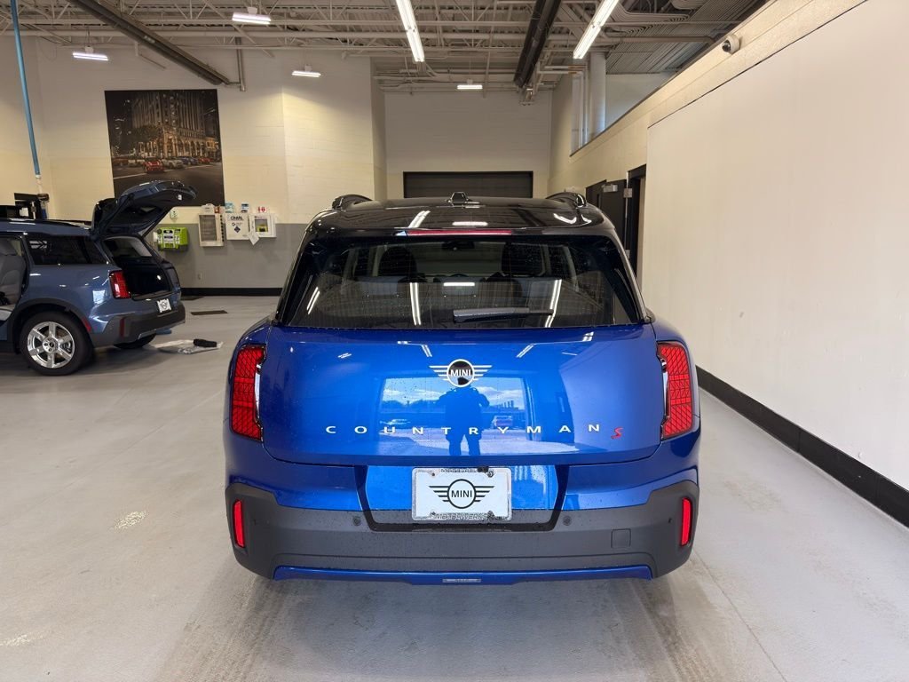 Certified Used 2025 Blazing Blue Metallic MINI  image 5