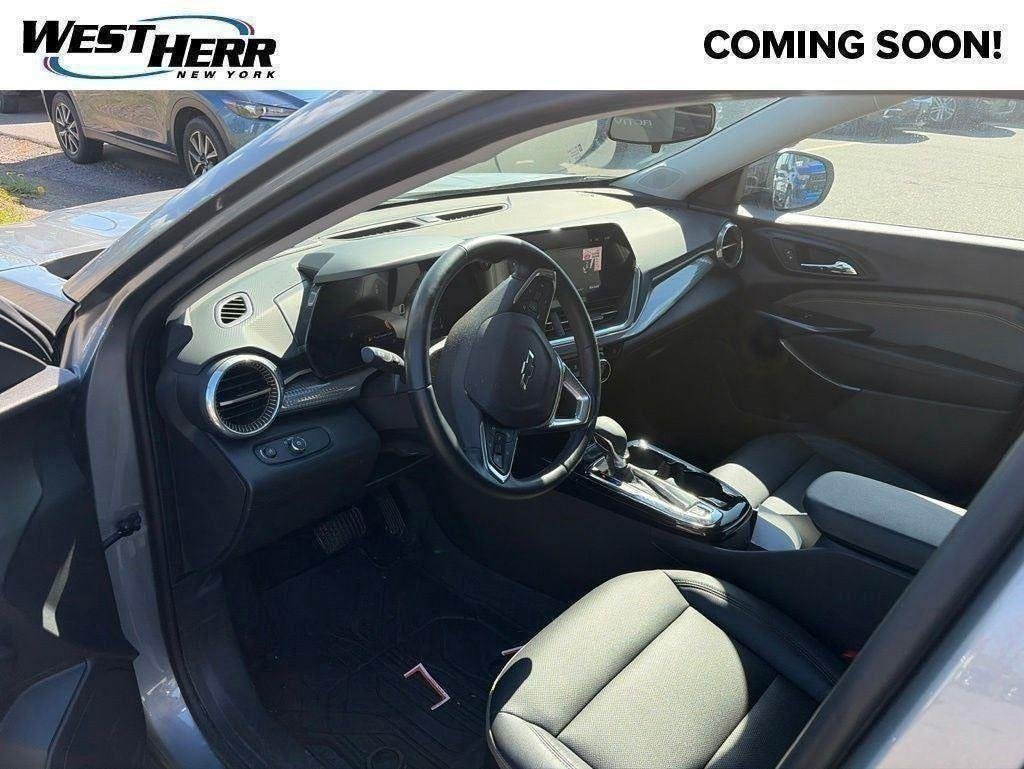 Used 2025 Sterling Gray Metallic Chevrolet FWD ACTIV image 31