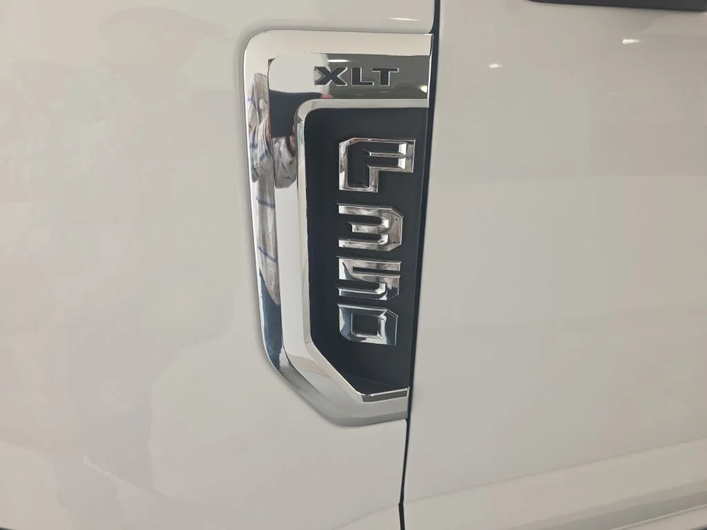 Used 2021 Oxford White Ford XLT image 4