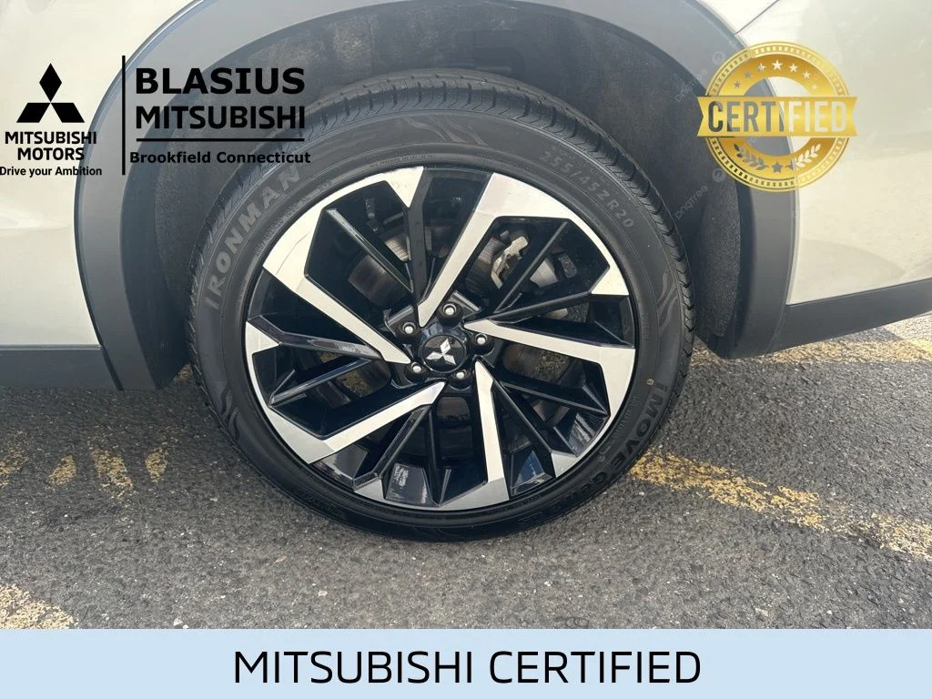 Certified Used 2024 Silver Mitsubishi SE image 17