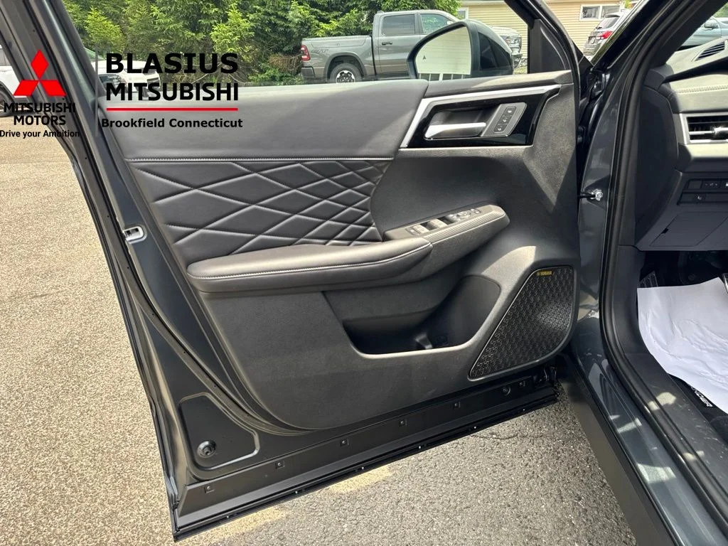 New 2026 Gray Mitsubishi SEL image 20