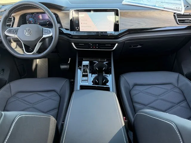 New 2026 White Volkswagen 2.0T SE w/Technology image 7
