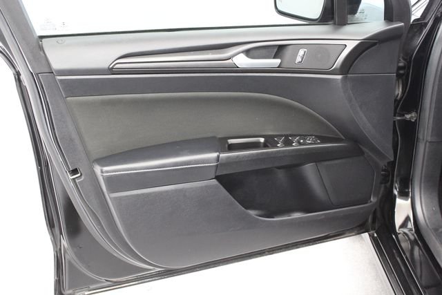 Used 2018 Shadow Black Ford SE image 11