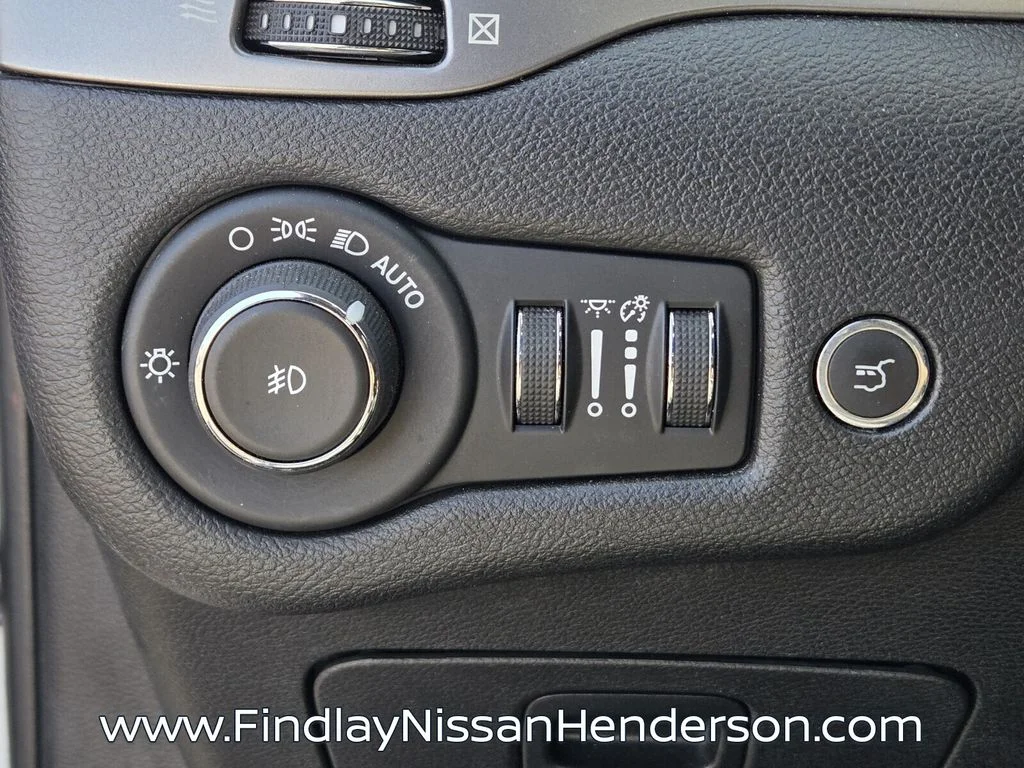 Used 2019 White Jeep Limited image 24