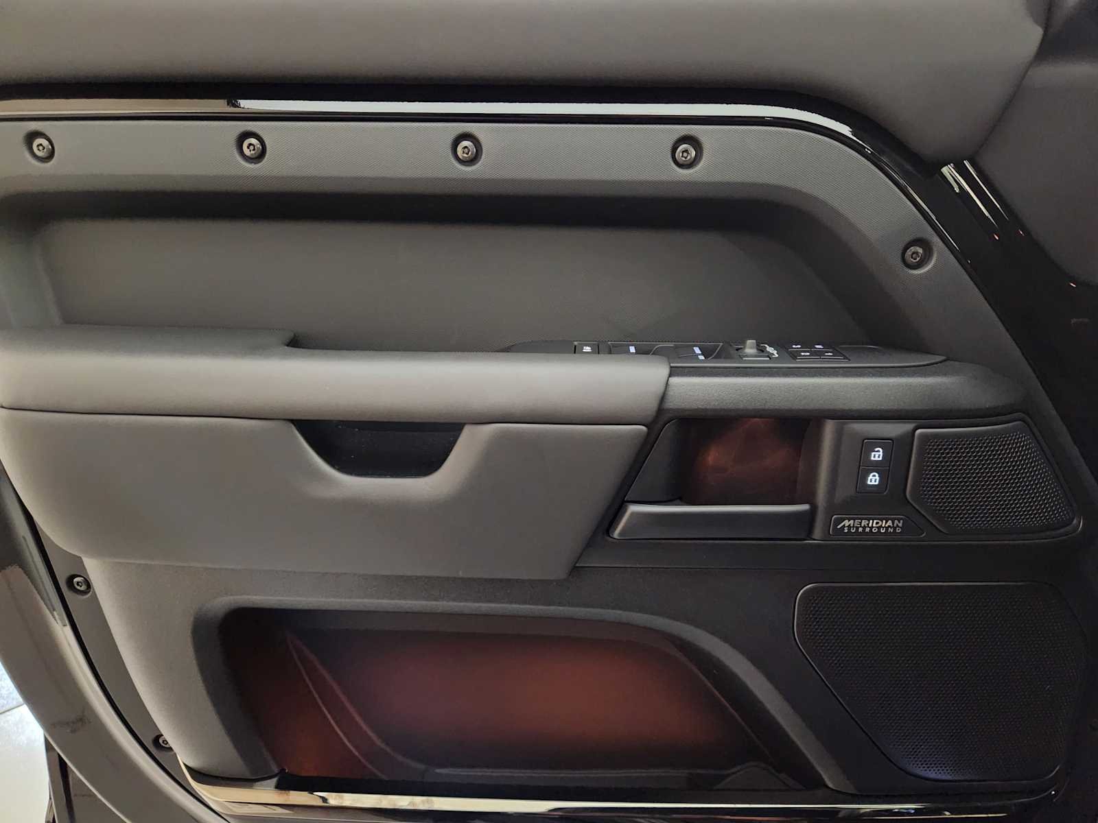 2026 Land Rover Defender OCTA Black - Photo 22