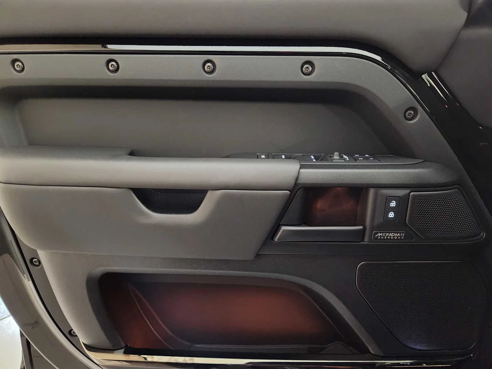 2026 Land Rover Defender OCTA Black - Photo 22