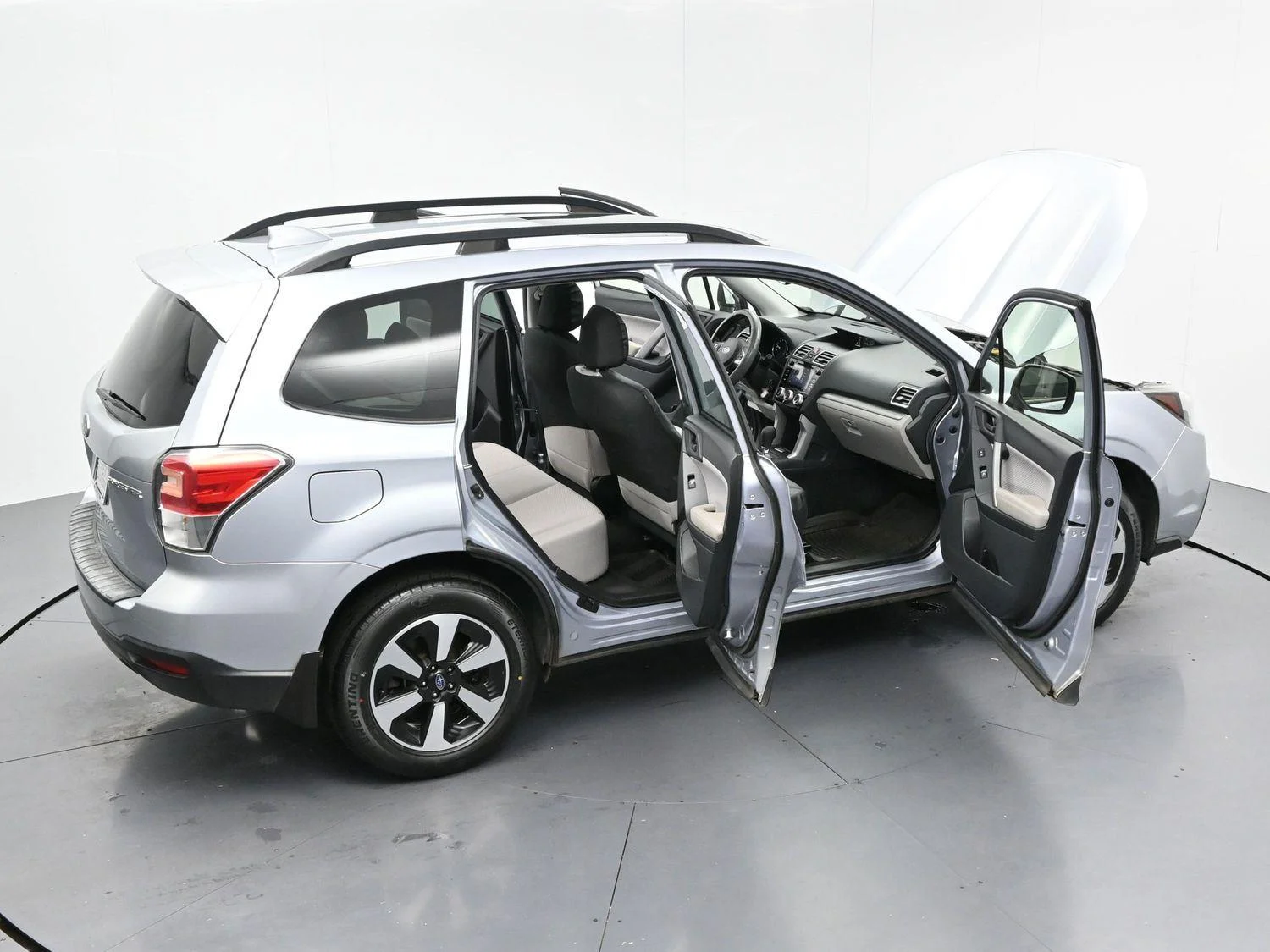Used 2018 Ice Silver Metallic Subaru Premium image 35