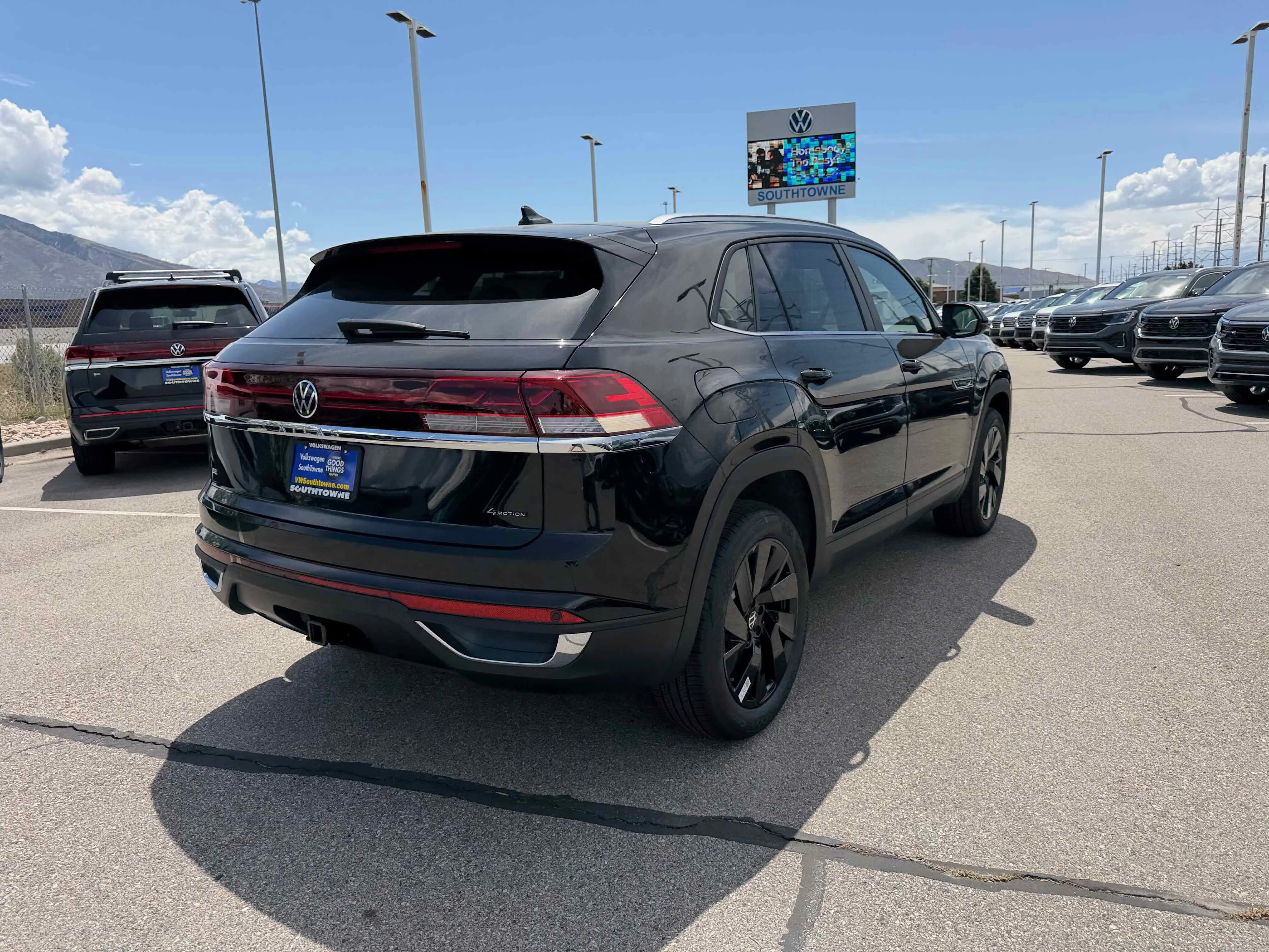 New 2026 Deep Black Volkswagen 2.0T SE w/Technology image 7