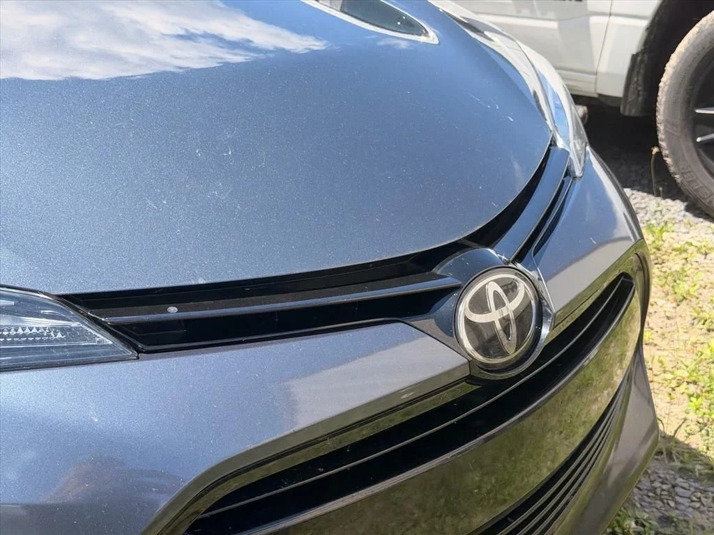 Used 2018 Gray Toyota LE image 33