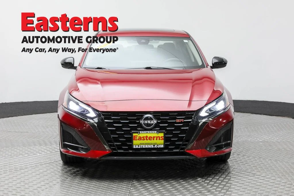 Used 2023 Red Nissan 2.5 SR image 2