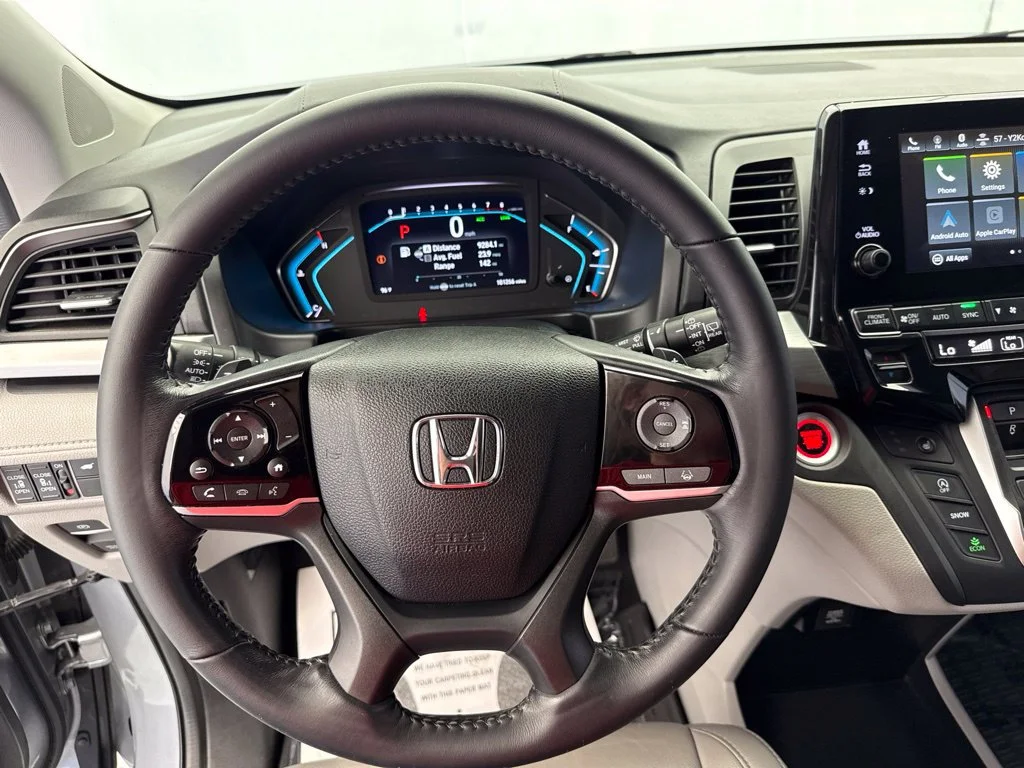 Used 2020 Silver Honda EX-L image 27