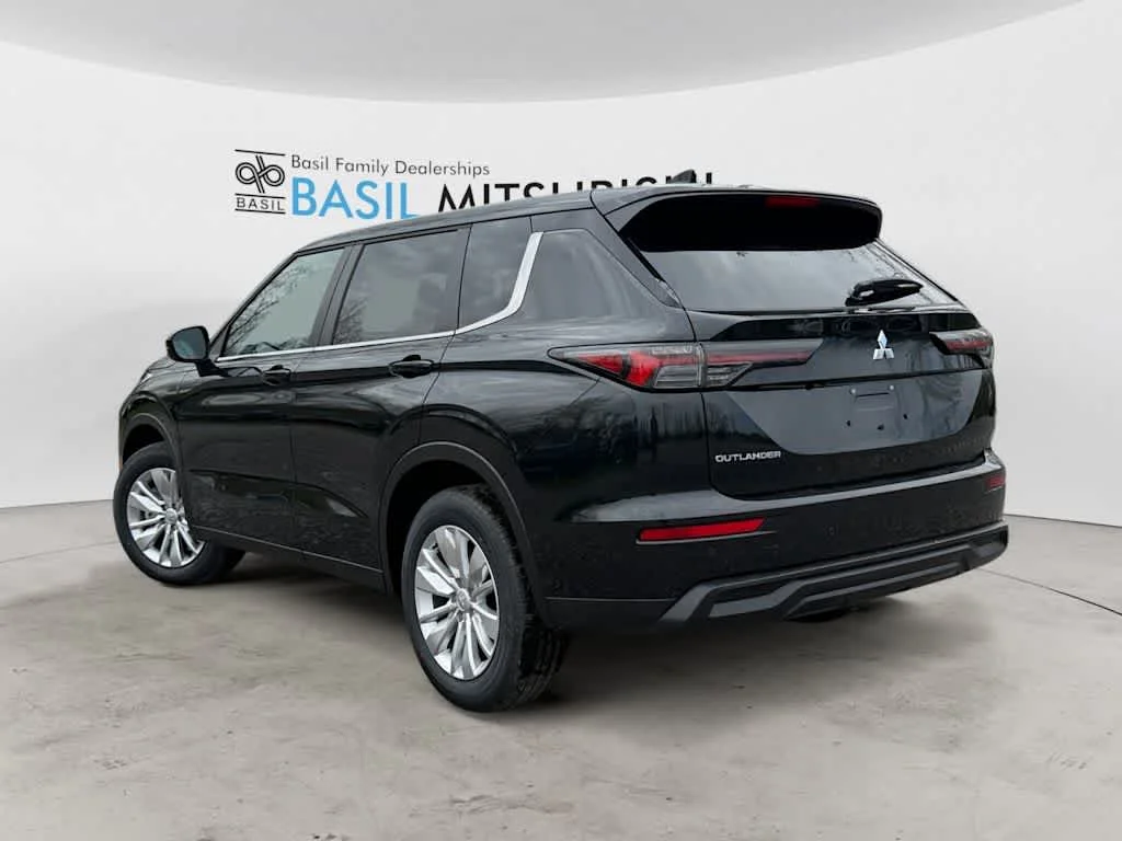 New 2026 Labrador Black Pearl Mitsubishi ES image 5