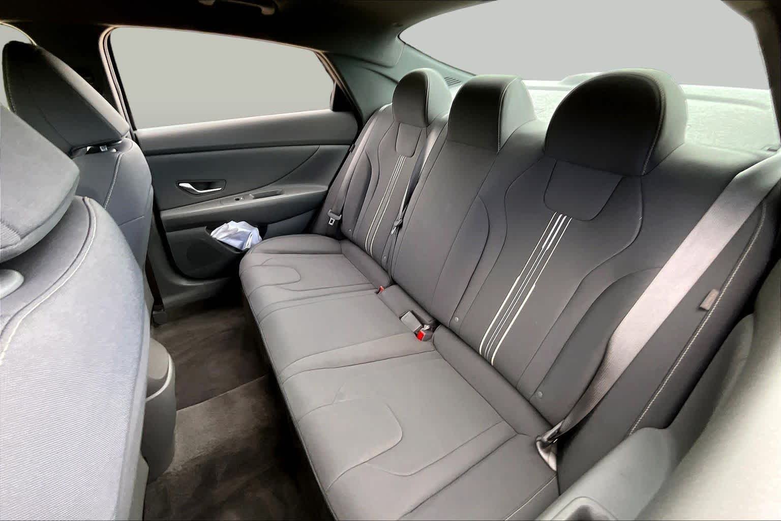 Used 2025 Amazon Gray Hyundai SEL Sport image 19