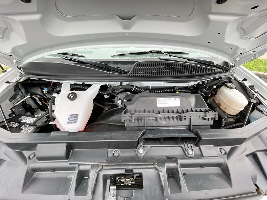 Used 2025 Summit White GMC 2500 image 26