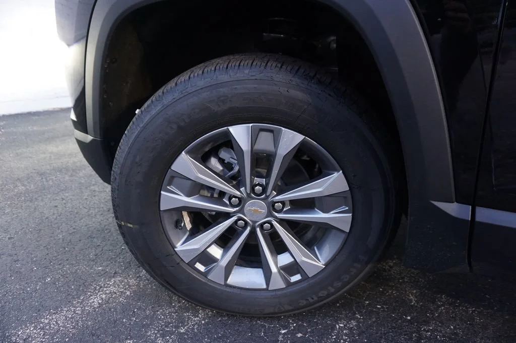 2027 Chevrolet Equinox LT - Photo 25