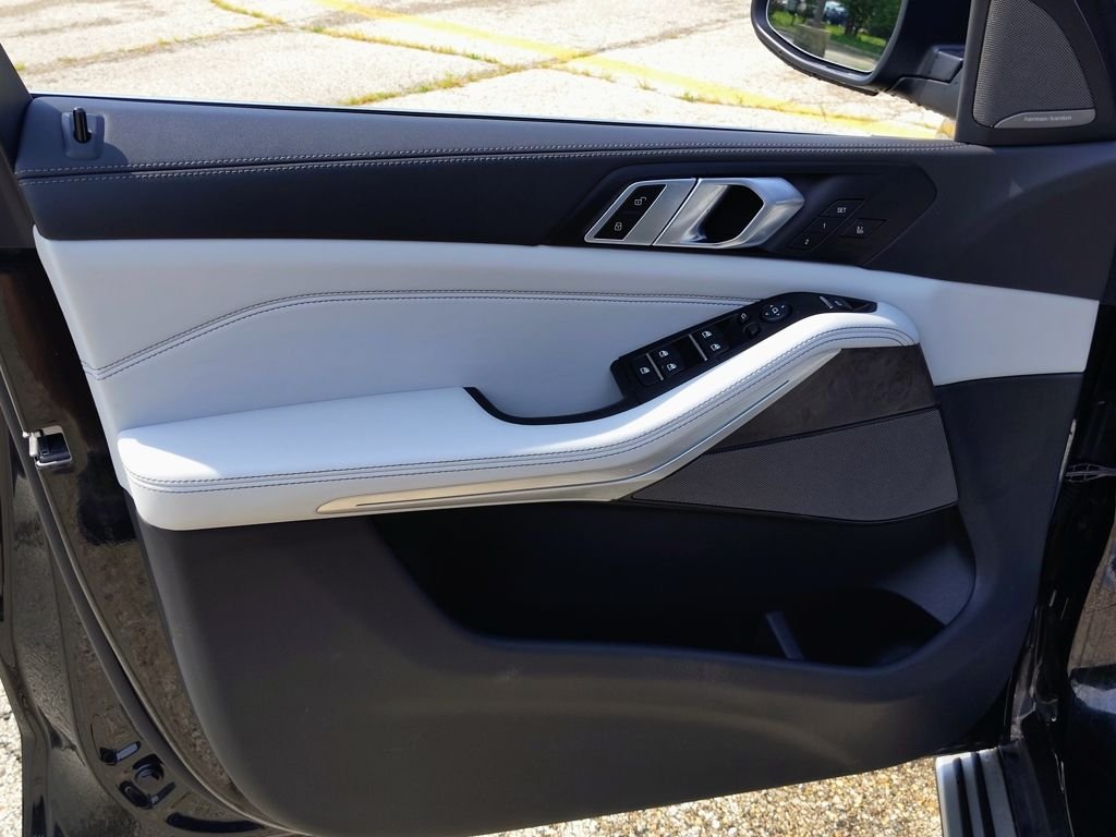 Used 2026 Black BMW xDrive40i image 20