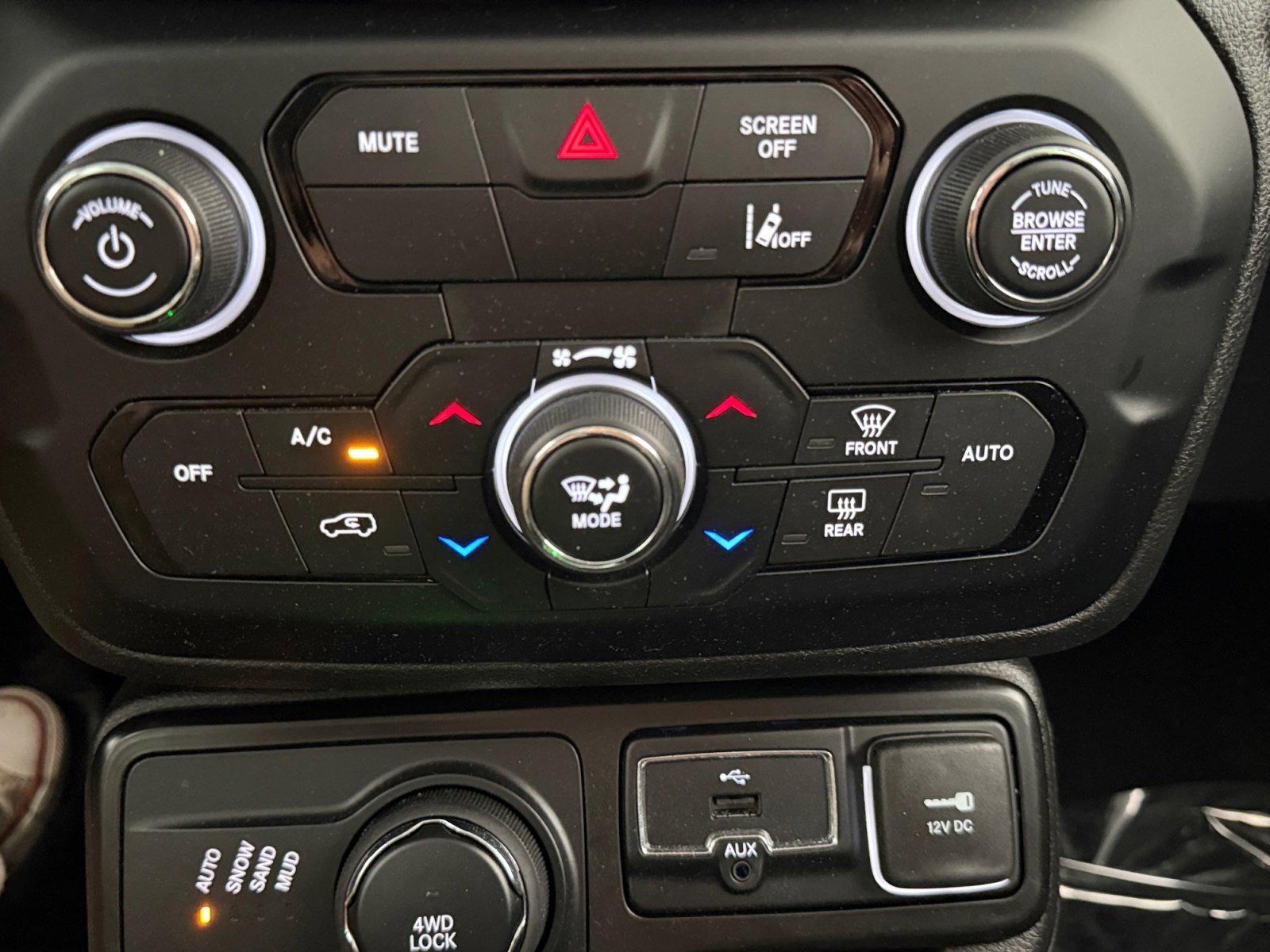 Certified Used 2023 Black Clearcoat Jeep Latitude image 22