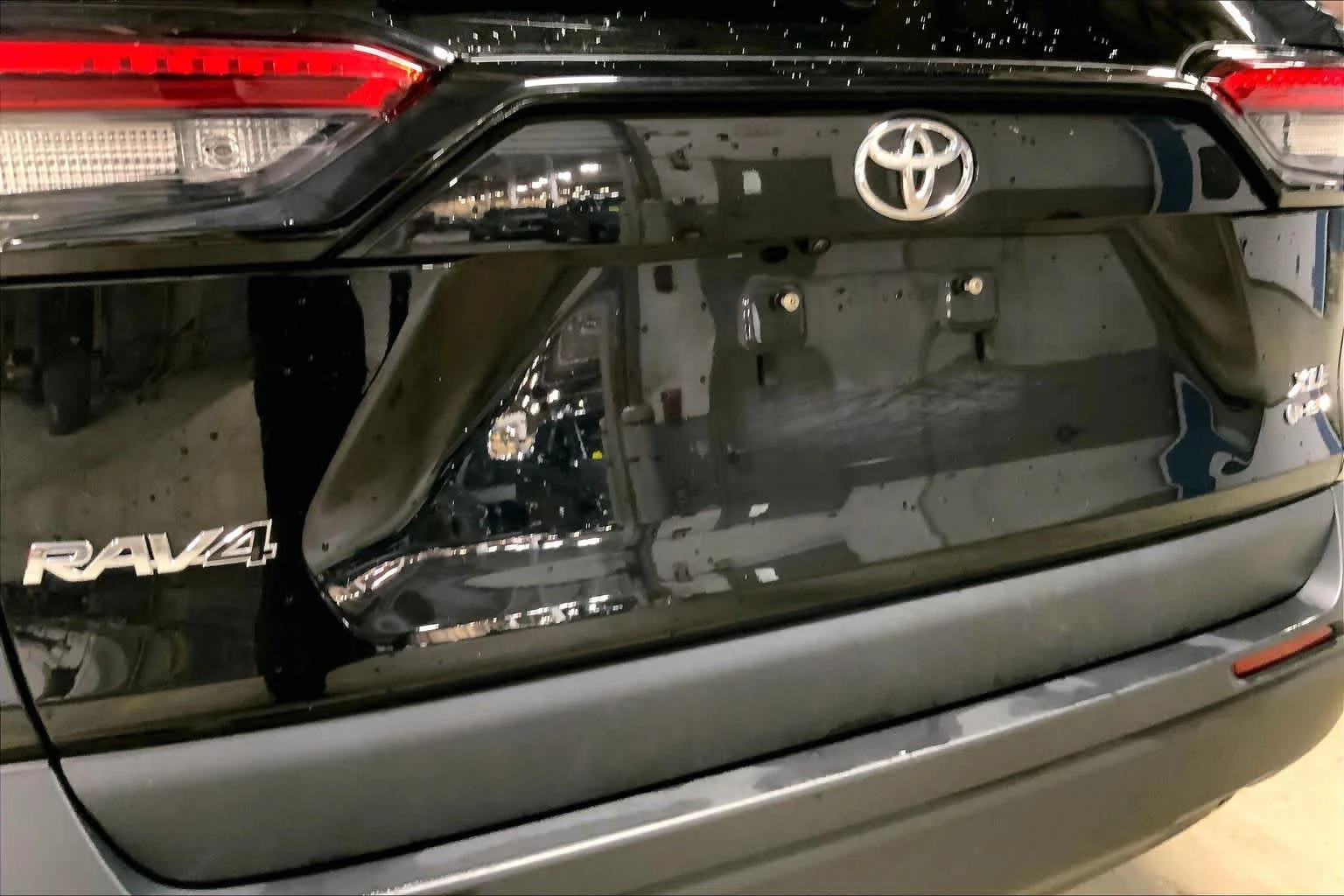 Used 2025 Midnight Black Metallic Toyota Hybrid XLE image 31