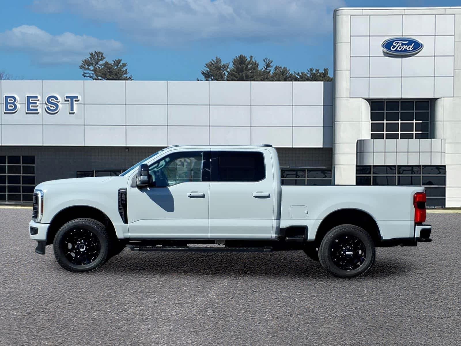 Used 2025 Avalanche Ford LARIAT image 2
