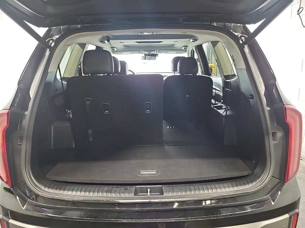 Used 2025 Black Kia S image 5