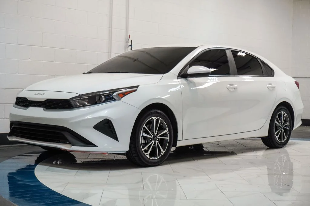 Used 2024 White Kia LXS image 4