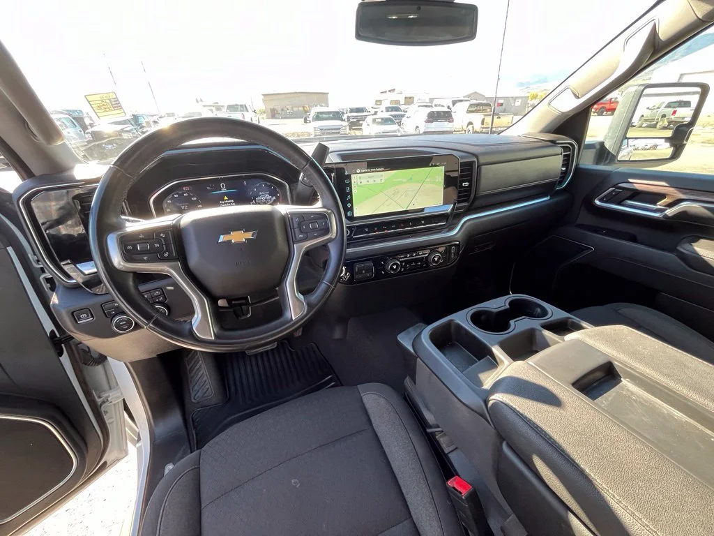 Used 2025 Summit White Chevrolet LT image 10