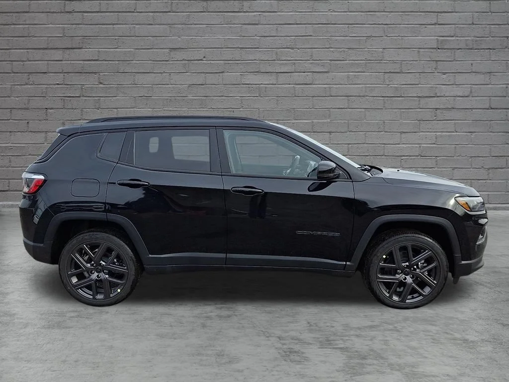New 2026 Diamond Black Crystal Pearlcoat Jeep Limited Altitude image 9