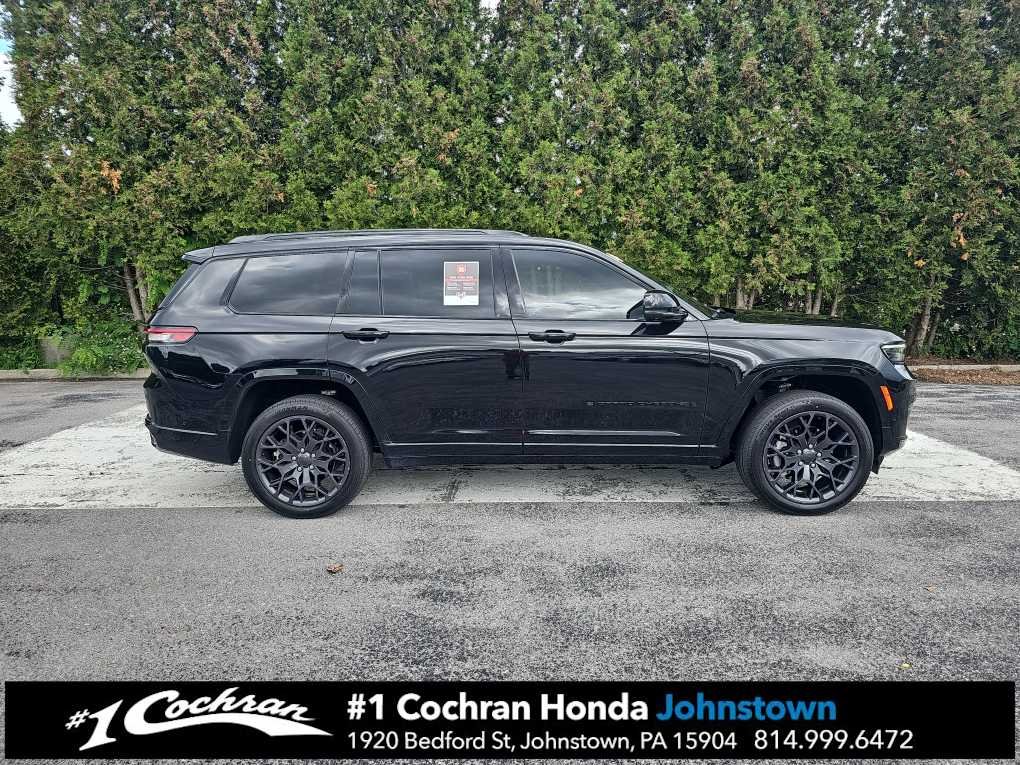 Used 2023 Diamond Black Crystal Pearlcoat Jeep Summit Reserve image 9