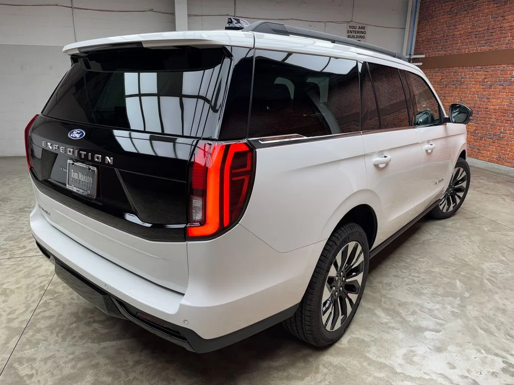 New 2027 Star White Metallic Tri-Coat Ford Platinum image 6
