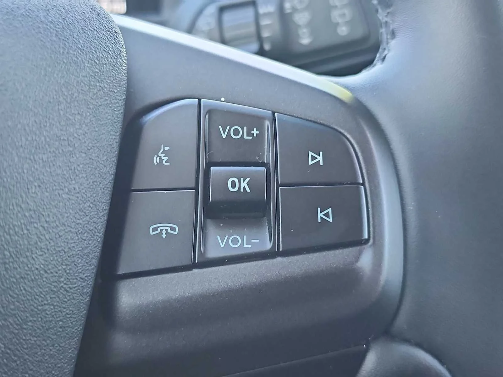 Used 2023 Vapor Blue Metallic Ford Select image 14