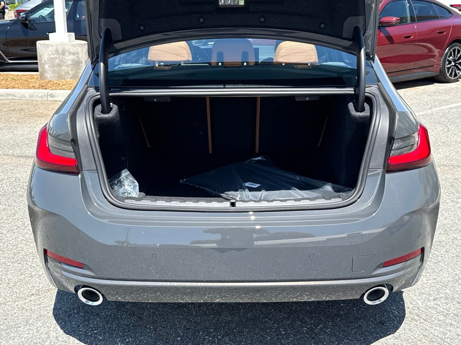 New 2026 Dravit Grey Metallic BMW 330i xDrive image 16