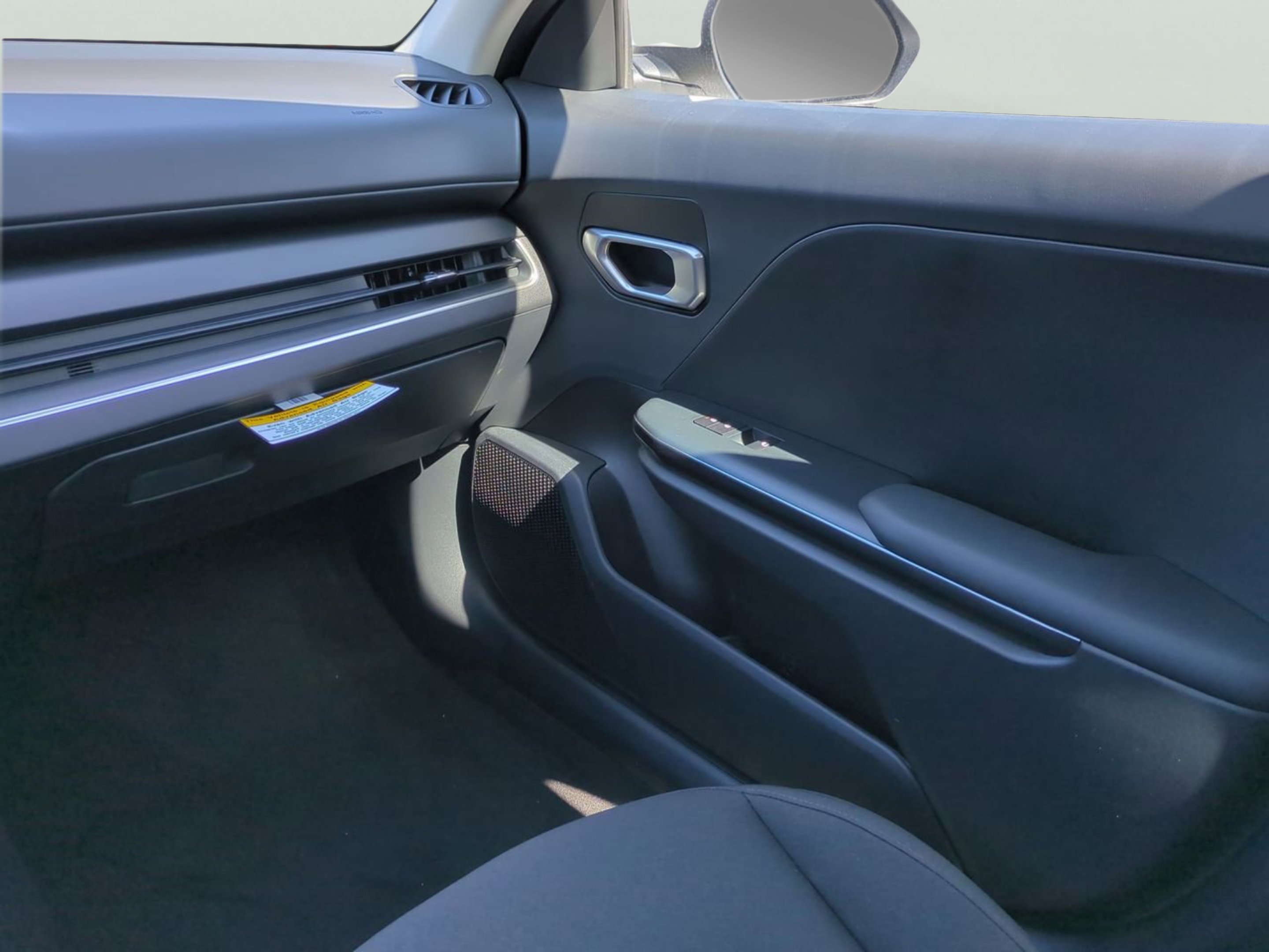 New 2026 Snow White Pearl Kia LX image 14