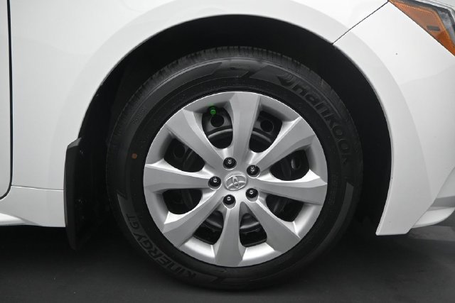 Used 2025 Ice Cap Toyota LE image 17