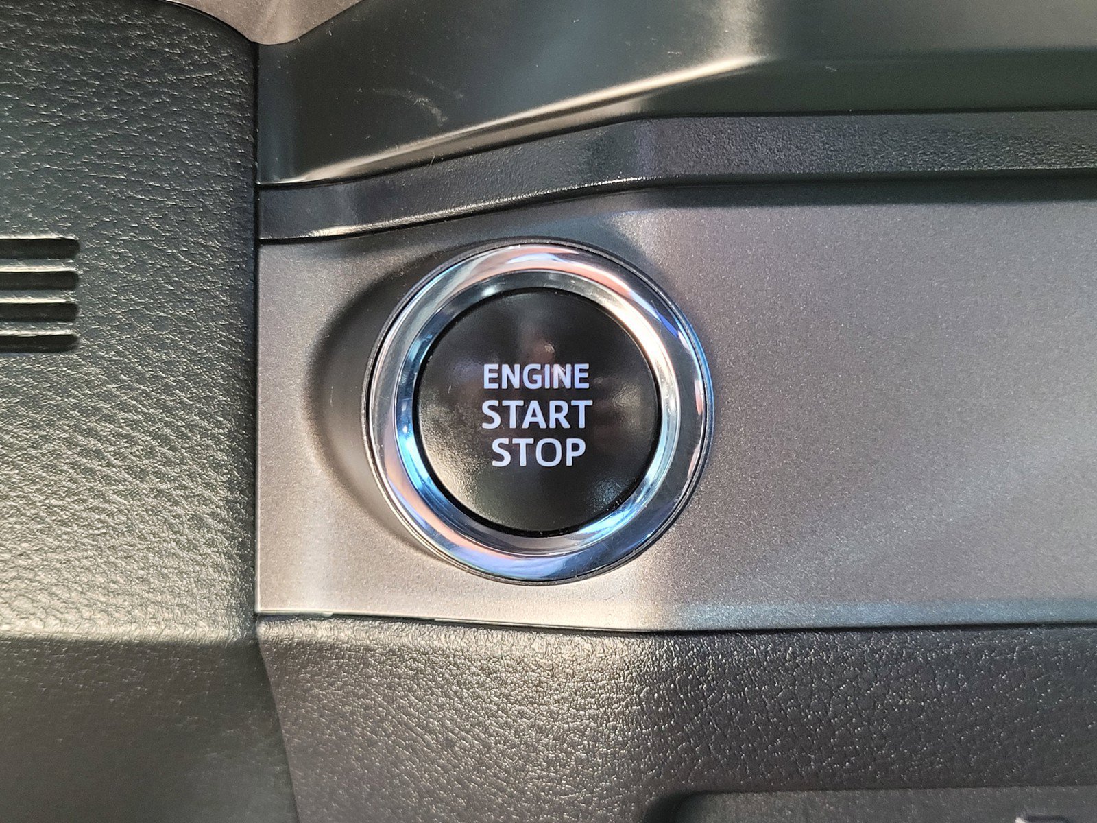 Used 2019  Toyota  image 23