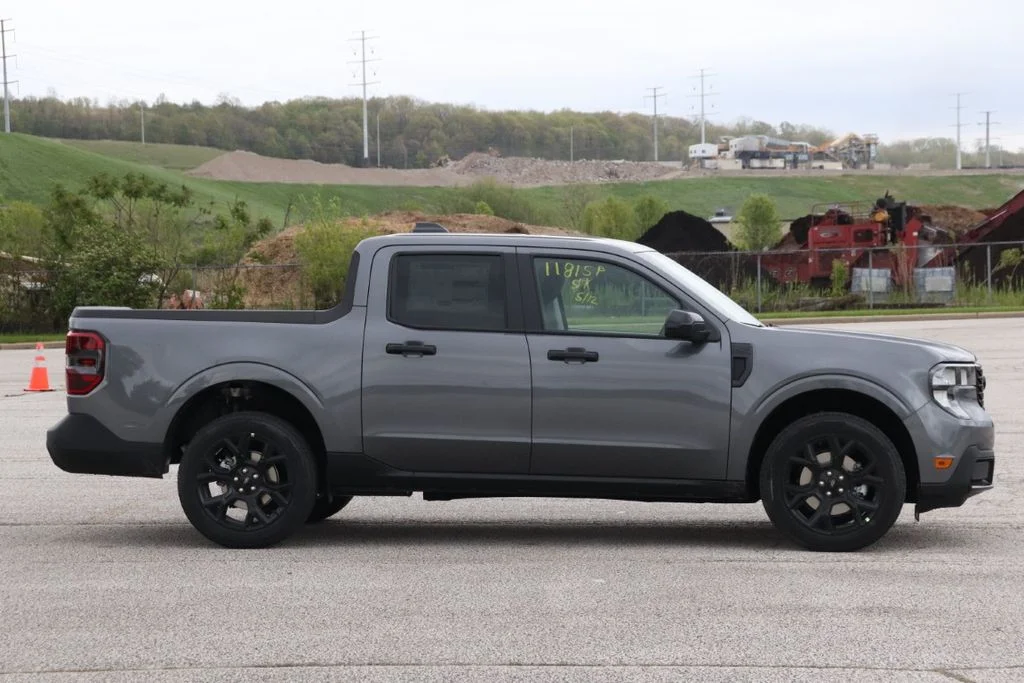 New 2026 Carbonized Gray Metallic Ford XLT image 9