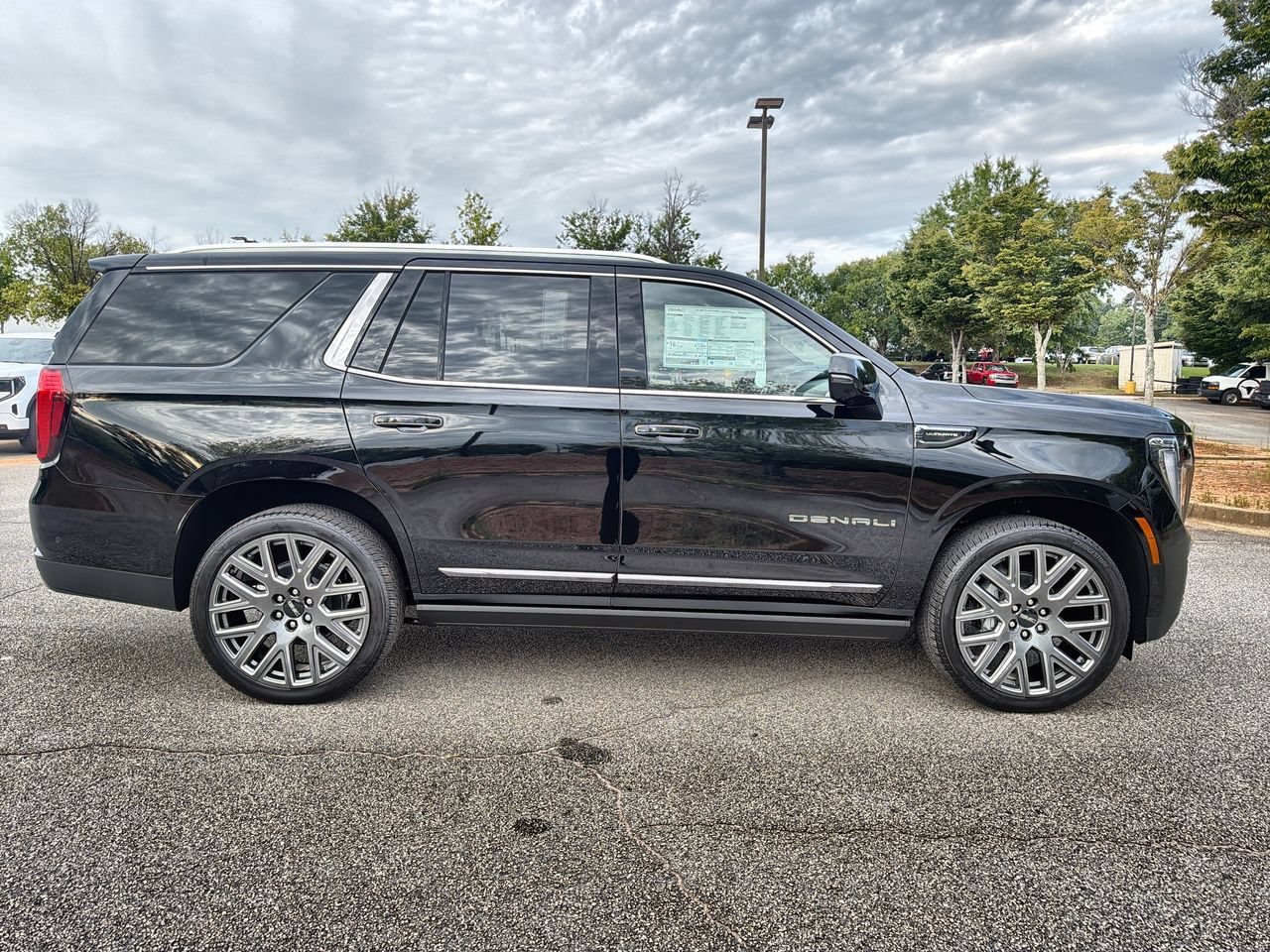 2026 GMC Yukon Denali Ultimate - Photo 9