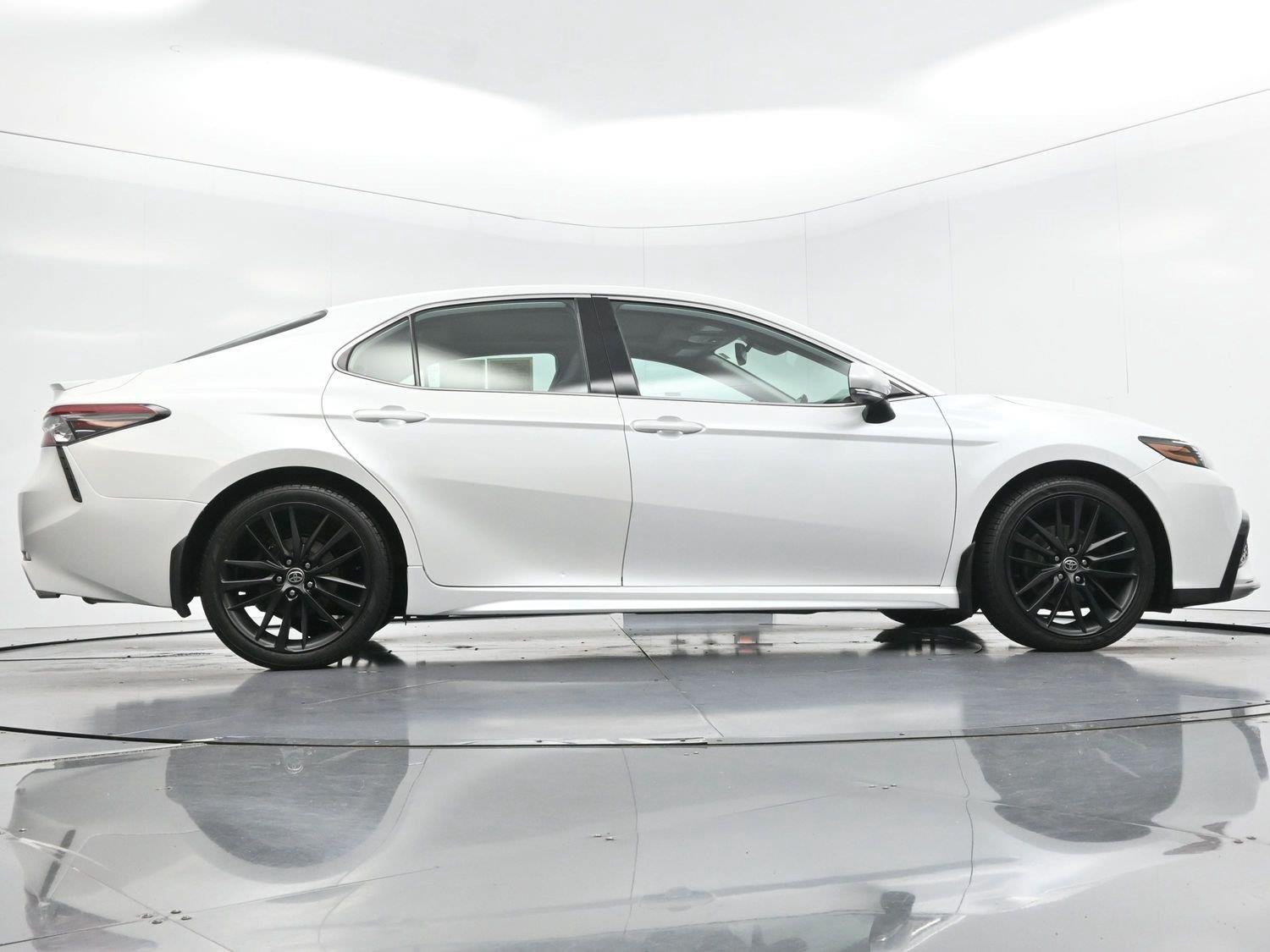 Used 2022 Wind Chill Pearl Toyota XSE image 55