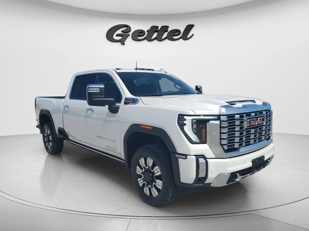 Used 2024 White Frost Tricoat GMC Denali image 3
