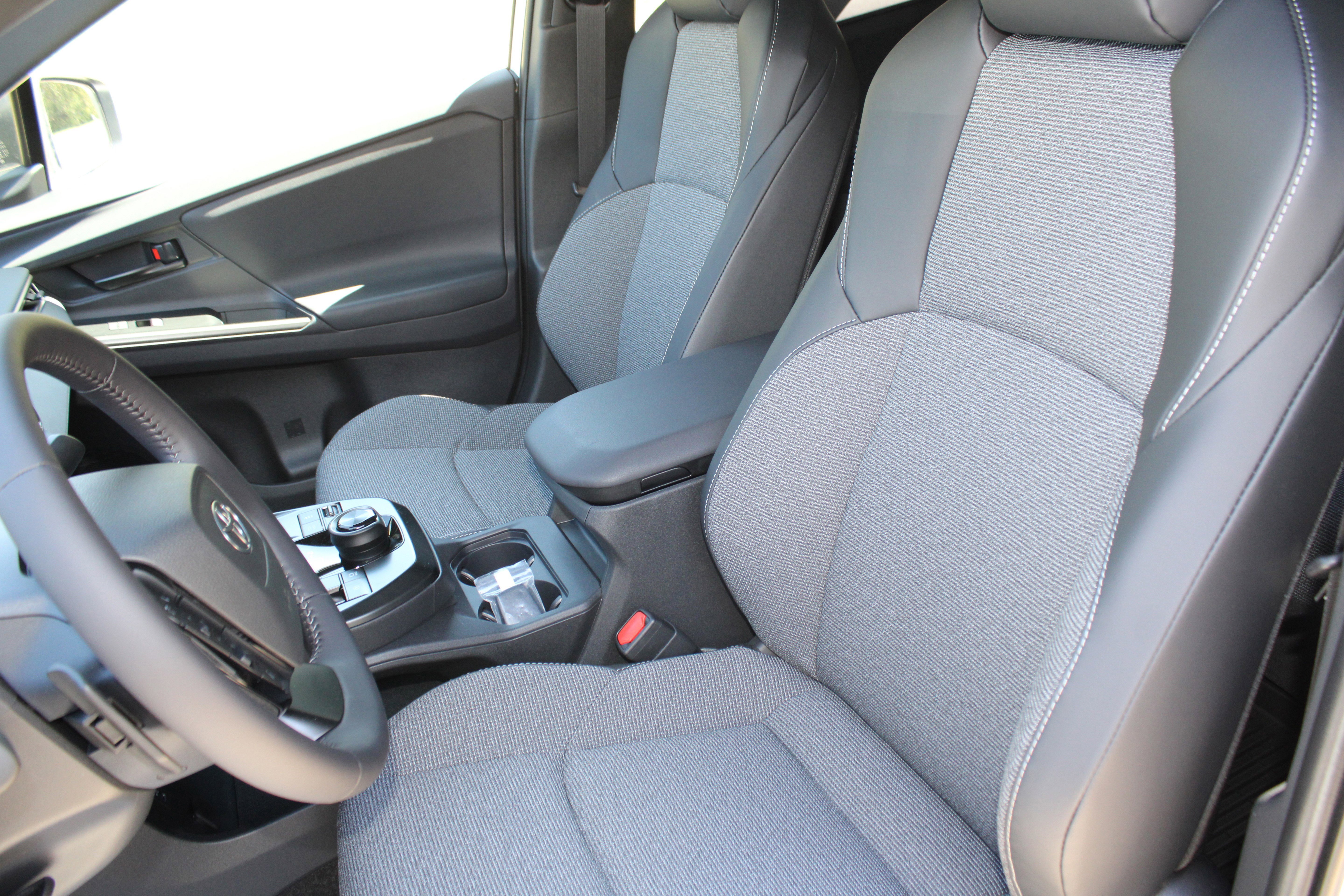 2026 Toyota bZ XLE - Photo 18