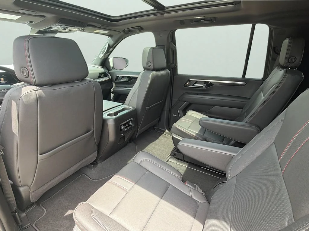 Used 2025 Iridescent Pearl Tricoat Chevrolet RST image 32