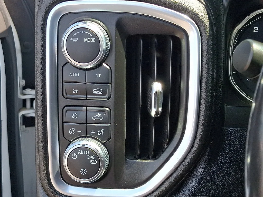 Used 2021 SUMMIT WHITE GMC Elevation image 21