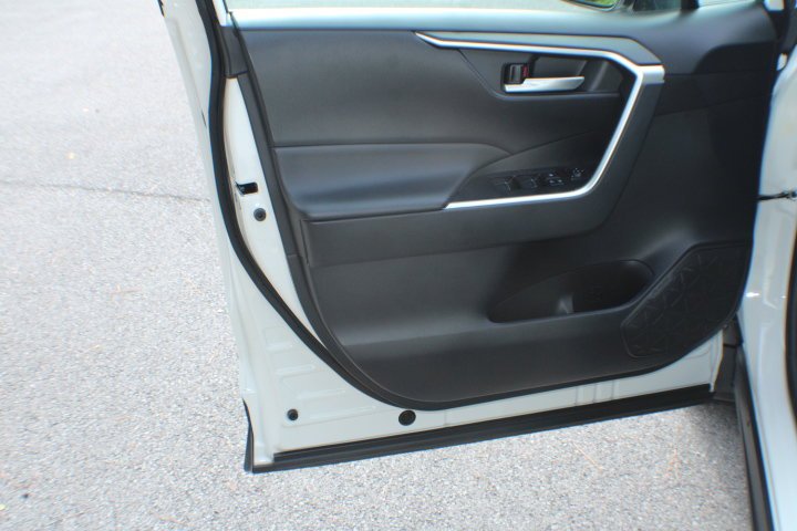 Used 2023 Ice Cap Toyota XLE image 6