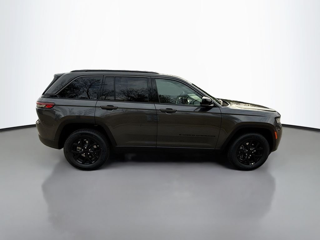 New 2026 Baltic Gray Metallic Clear-Coat Exterior Paint Jeep Laredo Altitude image 3