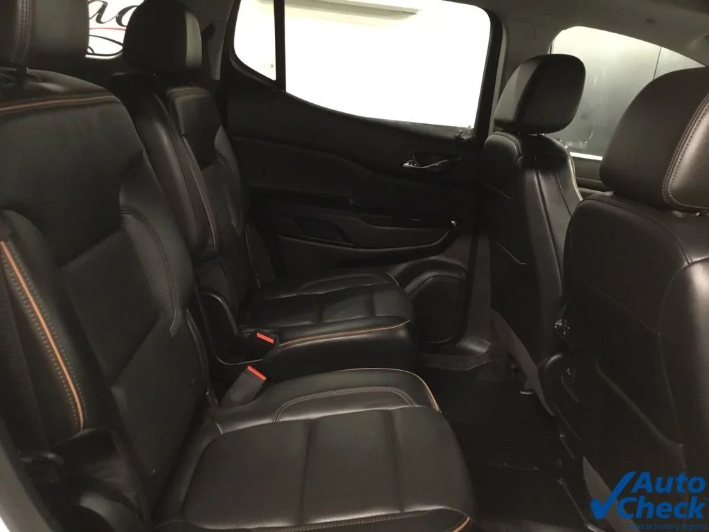 Used 2022 White GMC AT4 image 34