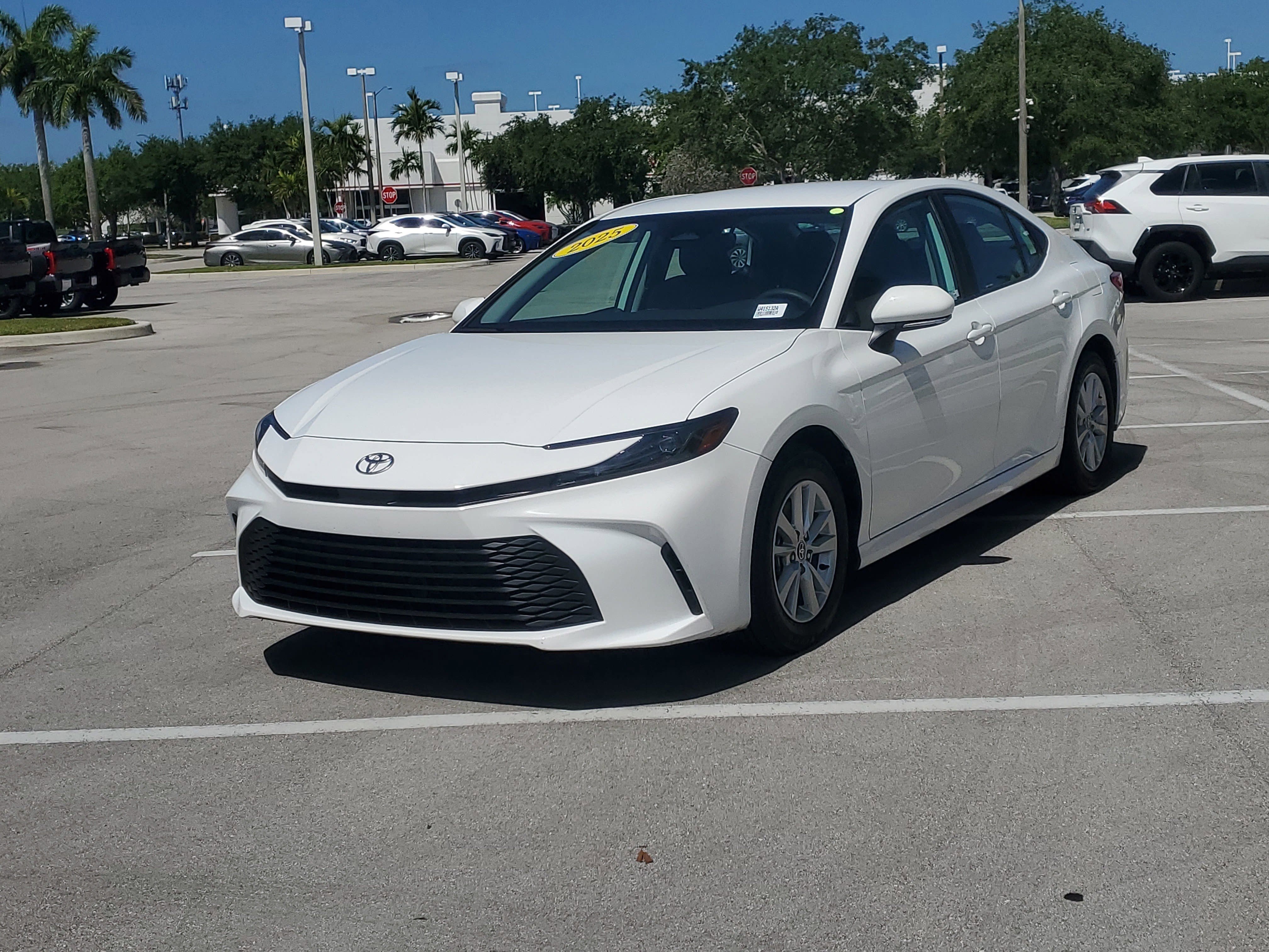 Used 2025 Ice Toyota LE image 7