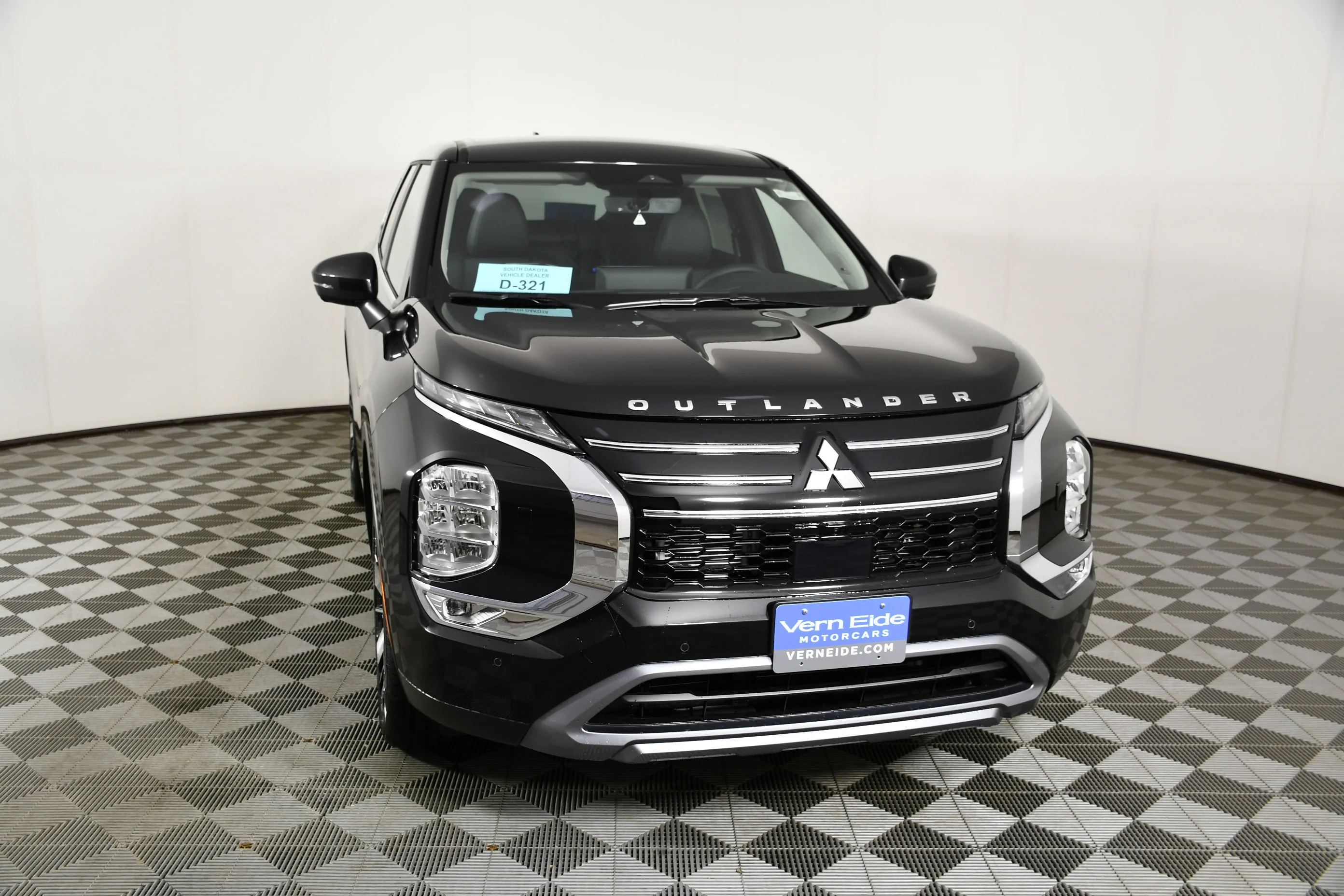 New 2026 Black Diamond Mitsubishi SE image 3