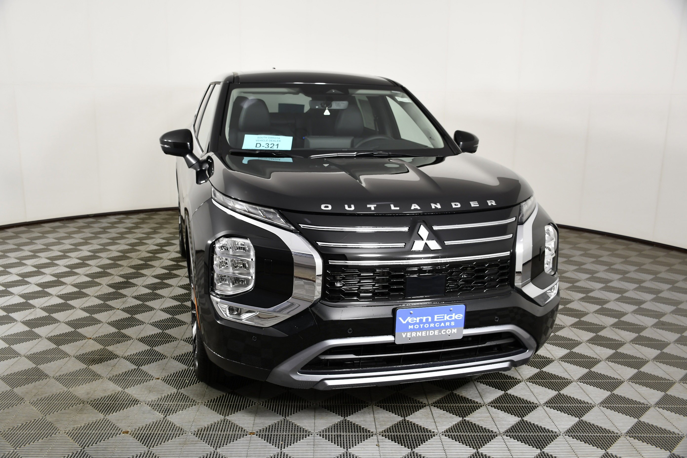 New 2026 Black Diamond Mitsubishi SE image 3