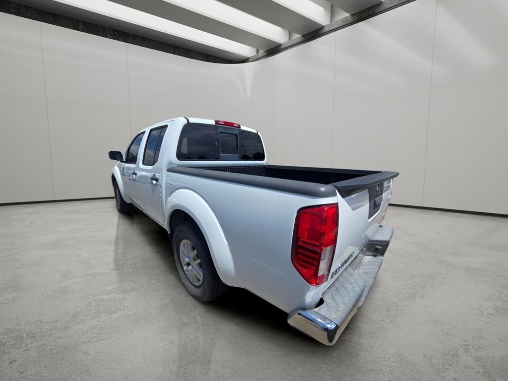 Used 2016 Glacier White Nissan SV image 4