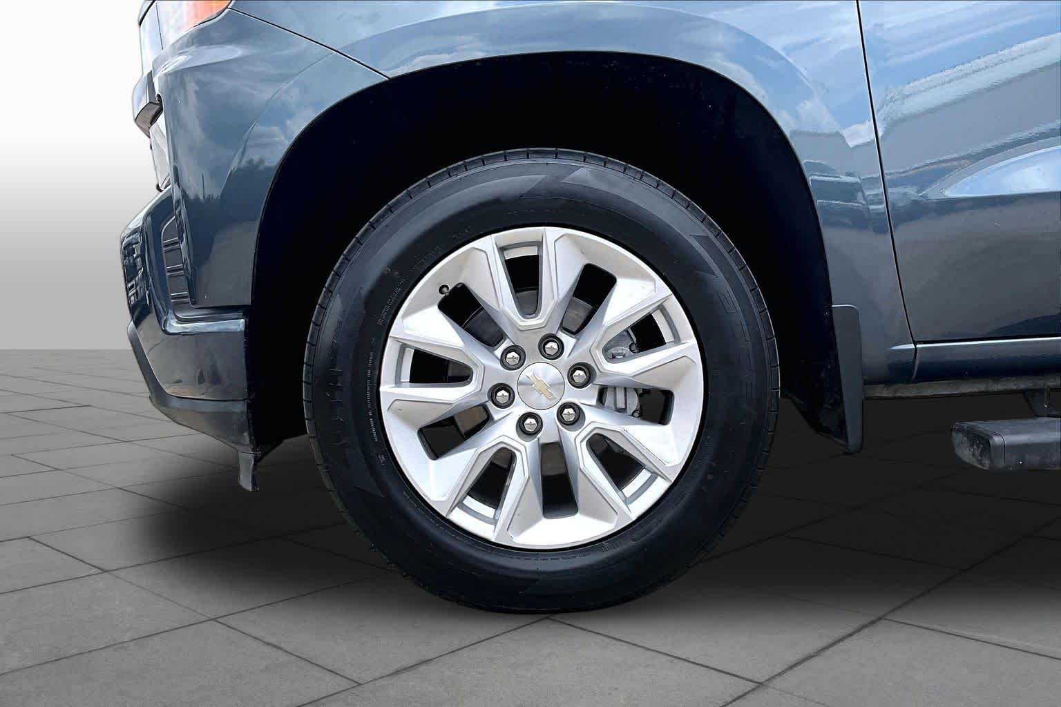 Used 2021 Shadow Gray Metallic Chevrolet Custom image 11